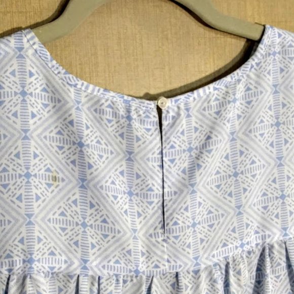 *SMOCKED TOP*BLUE GEOMETRIC PRINT*FLUTTER SLEEVES*WOMEN PETITE LARGE - Picture 5 of 10